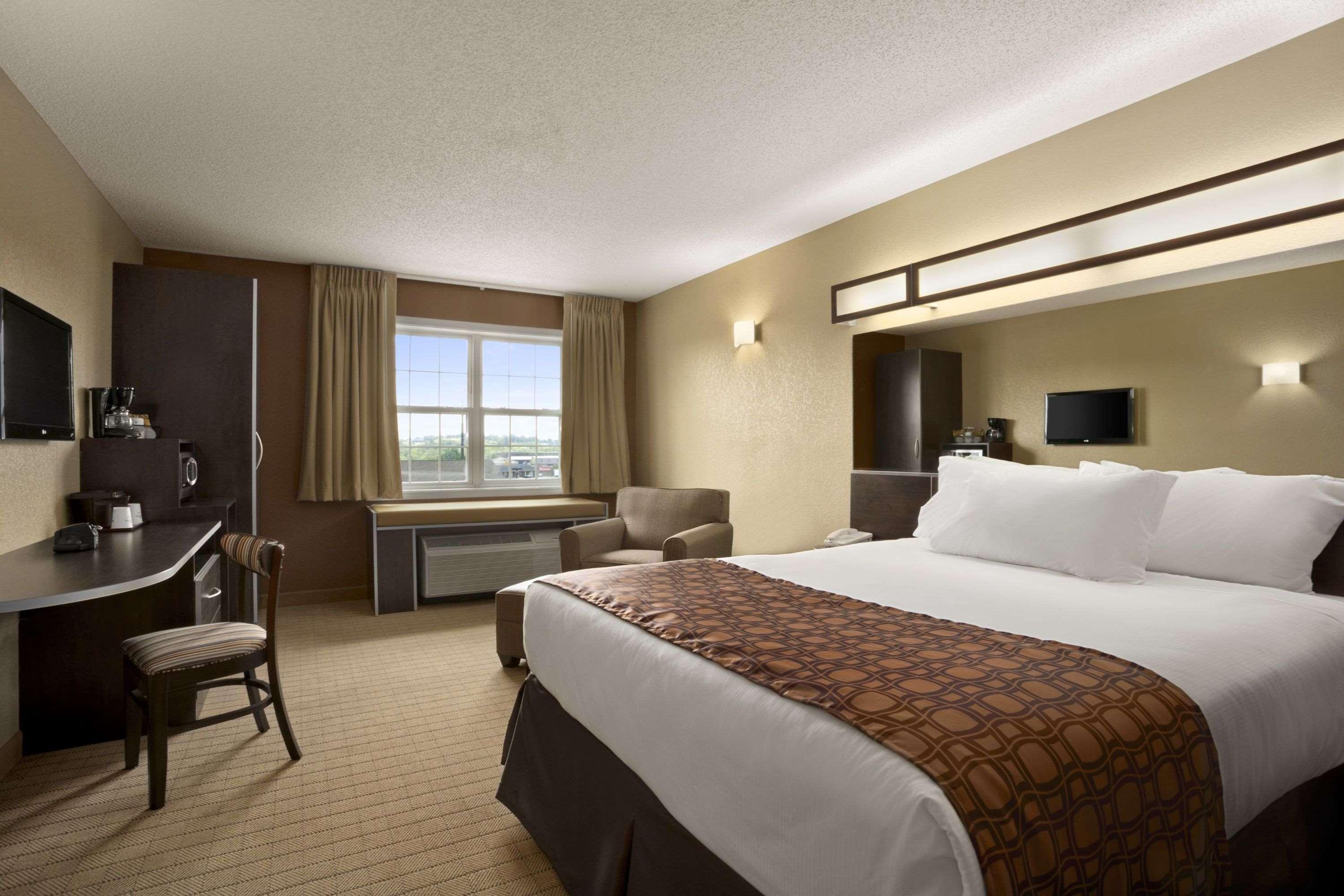 Microtel Inn & Suites By Wyndham Mineral Wells/Parkersburg Exteriör bild