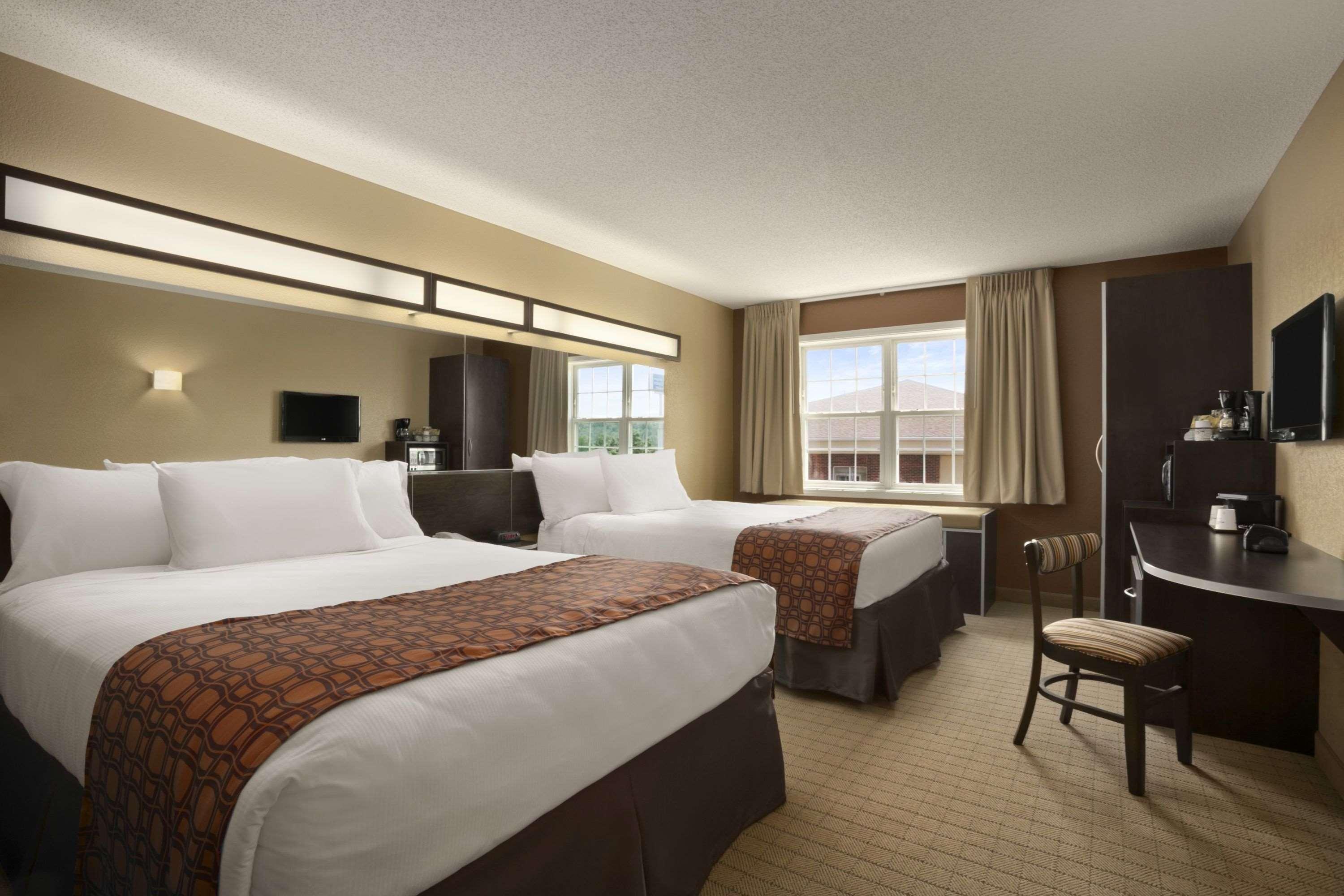 Microtel Inn & Suites By Wyndham Mineral Wells/Parkersburg Exteriör bild