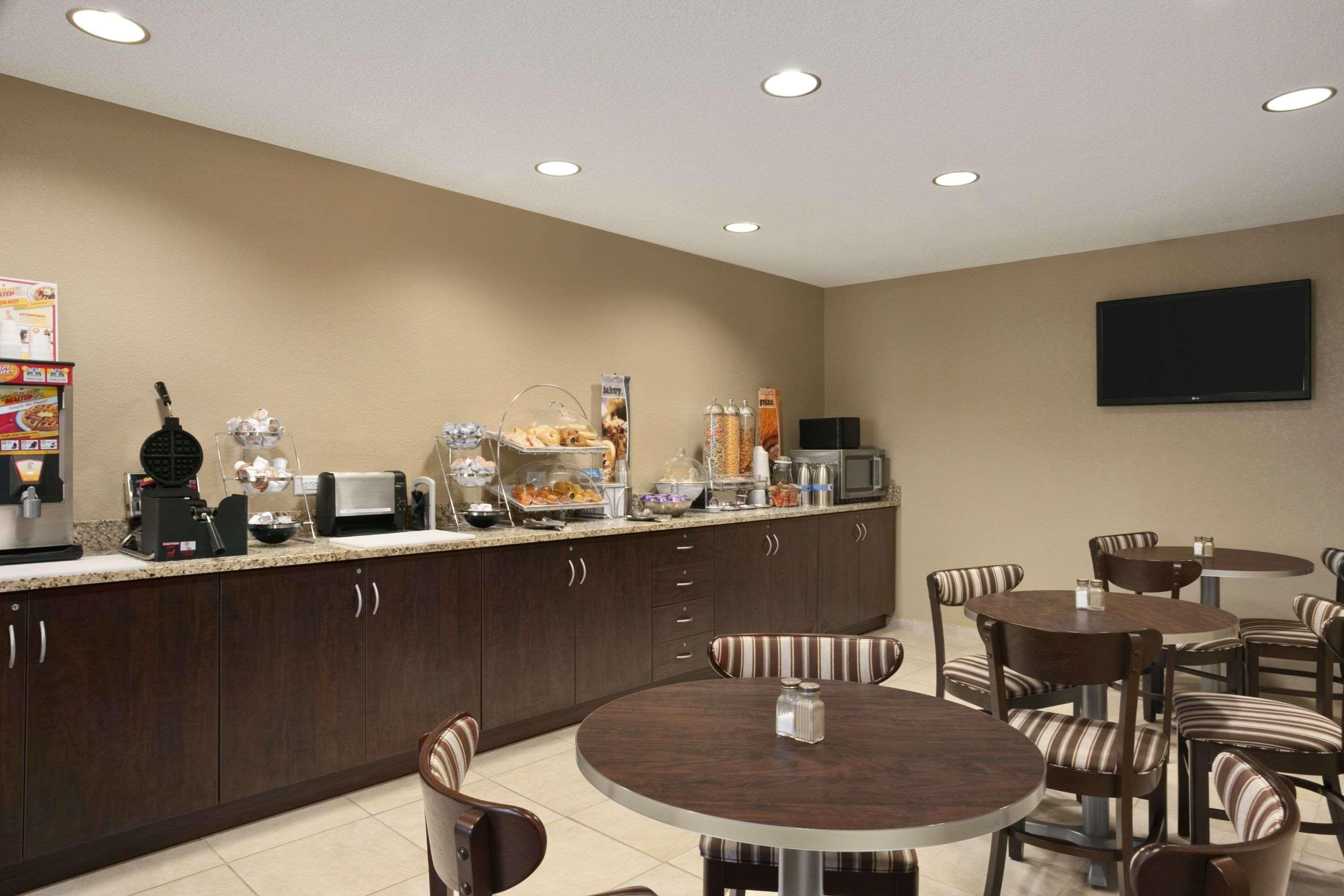 Microtel Inn & Suites By Wyndham Mineral Wells/Parkersburg Exteriör bild