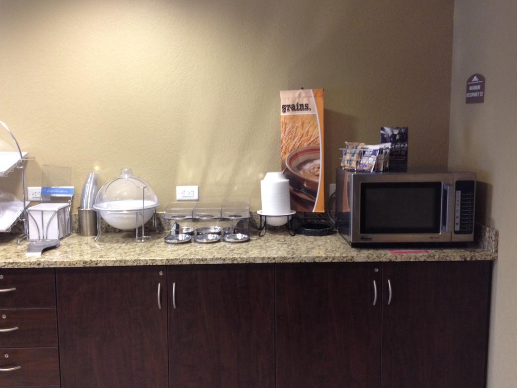 Microtel Inn & Suites By Wyndham Mineral Wells/Parkersburg Exteriör bild