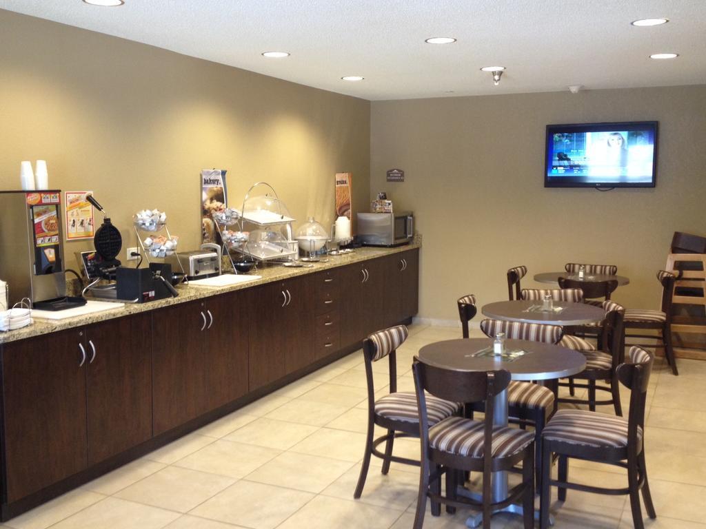 Microtel Inn & Suites By Wyndham Mineral Wells/Parkersburg Exteriör bild
