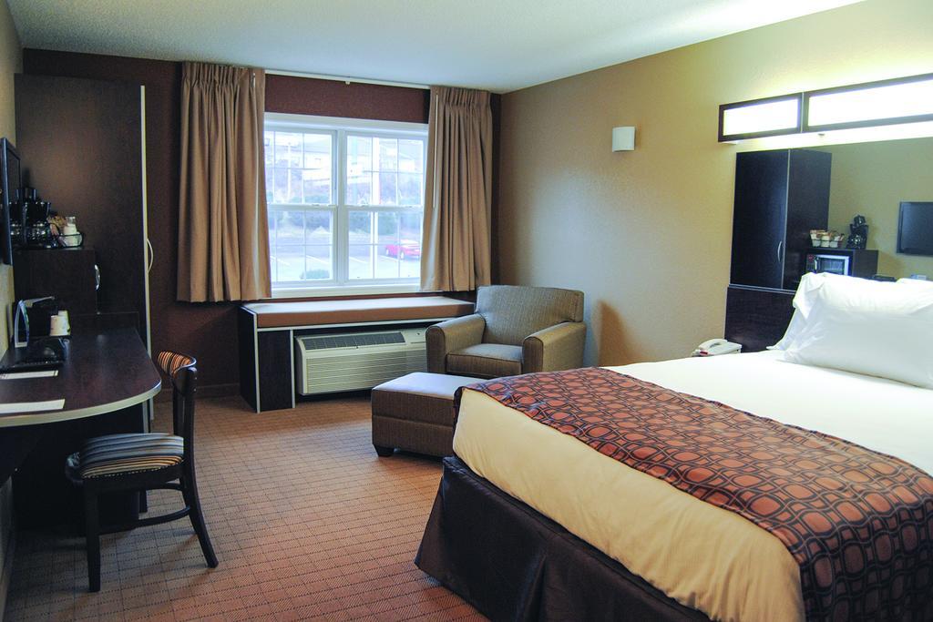 Microtel Inn & Suites By Wyndham Mineral Wells/Parkersburg Exteriör bild