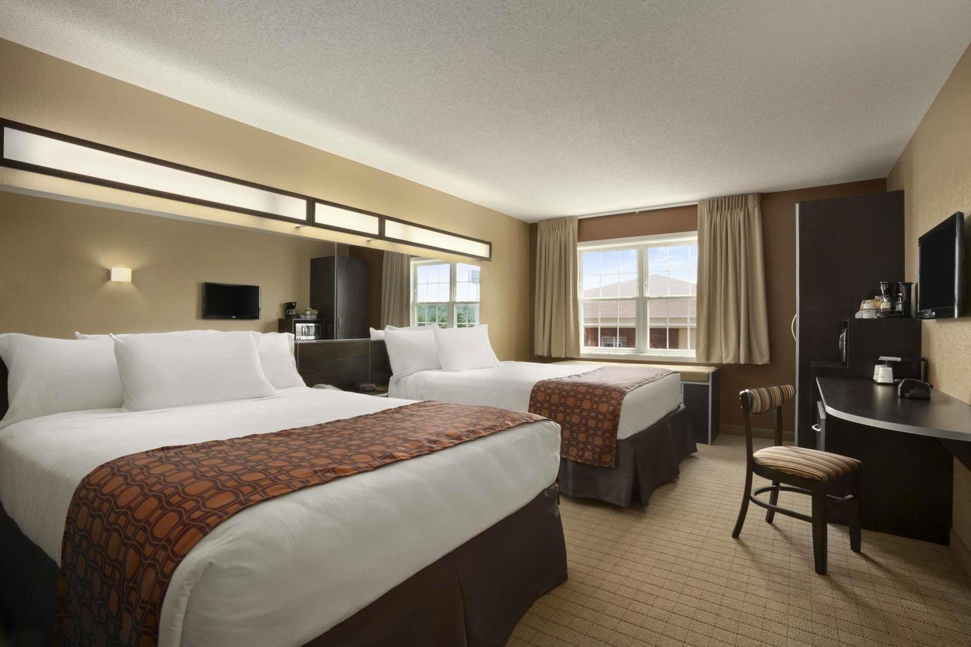 Microtel Inn & Suites By Wyndham Mineral Wells/Parkersburg Exteriör bild