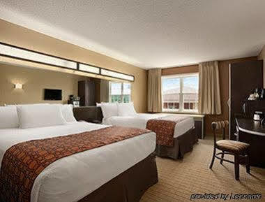 Microtel Inn & Suites By Wyndham Mineral Wells/Parkersburg Exteriör bild