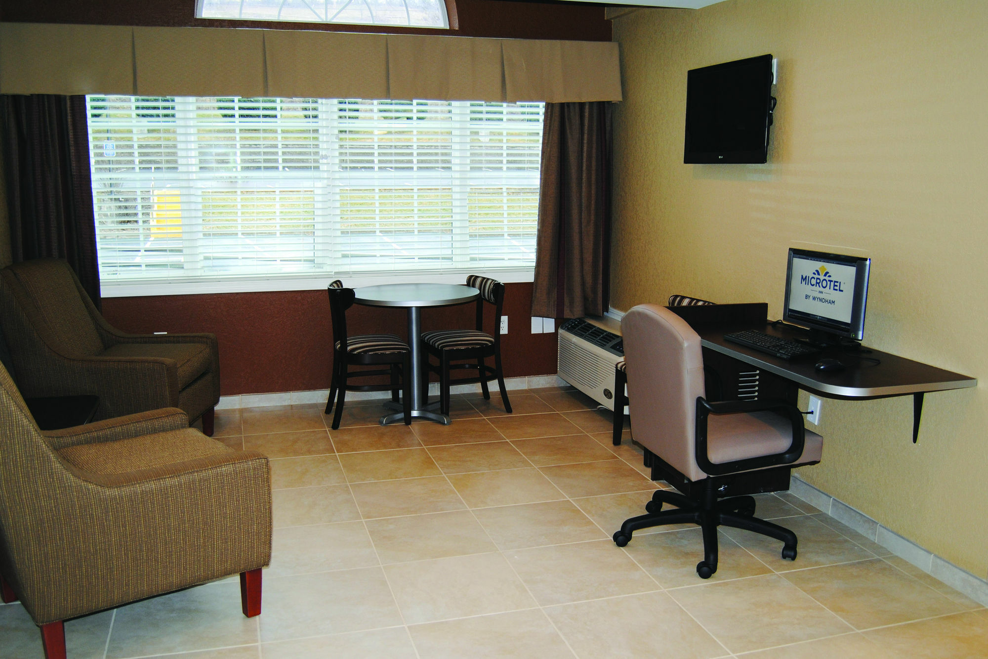 Microtel Inn & Suites By Wyndham Mineral Wells/Parkersburg Exteriör bild